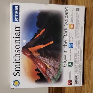 Smithsonian Glow in the Dark Volcano STEM Earth Science Kit